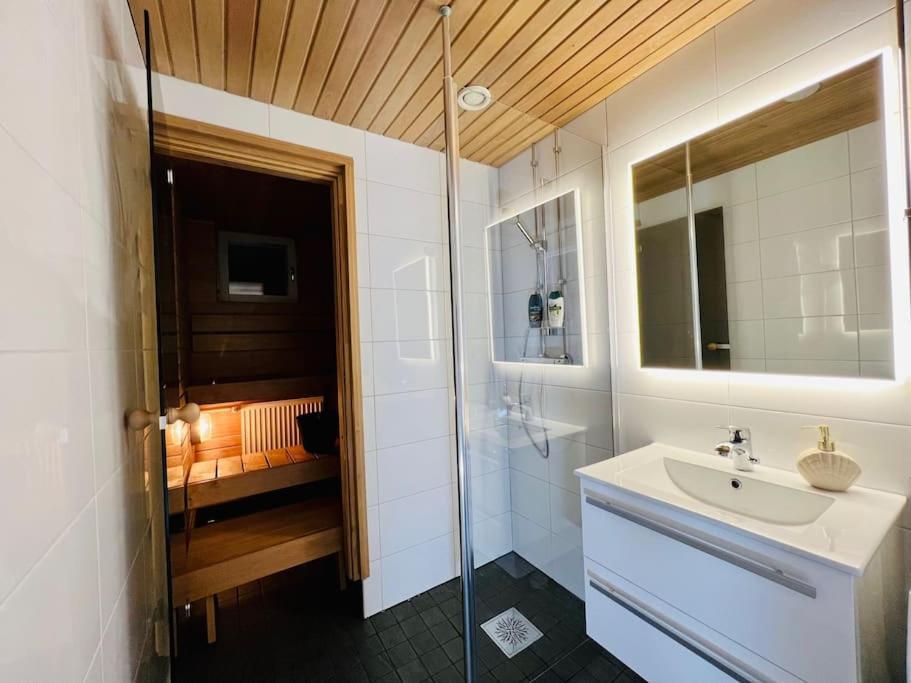 Spacious City Center Apt - Sauna - Self Check In Rovaniemi Exteriör bild